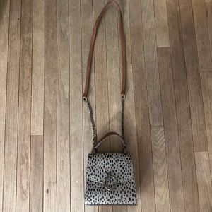 Universal Thread Crossbody